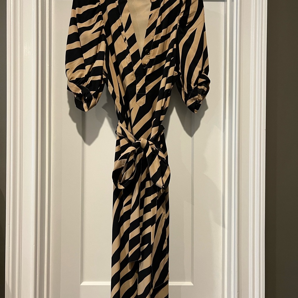 Ann Taylor Black and Tan Sheath Dress with Puff Sleeves